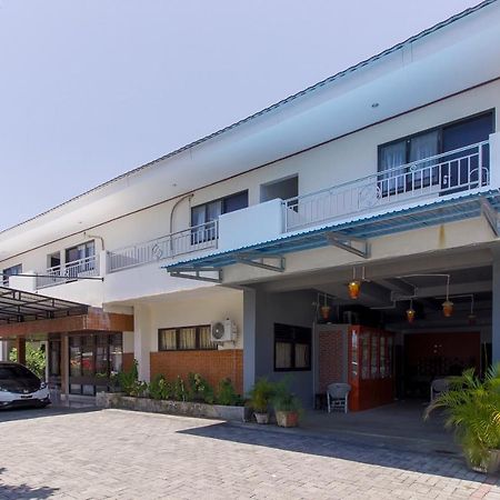 Hotel Reddoorz Near Sam Ratulangi Airport Manado Esterno foto