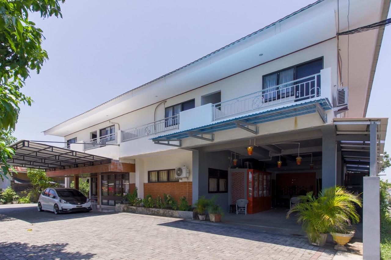 Hotel Reddoorz Near Sam Ratulangi Airport Manado Esterno foto