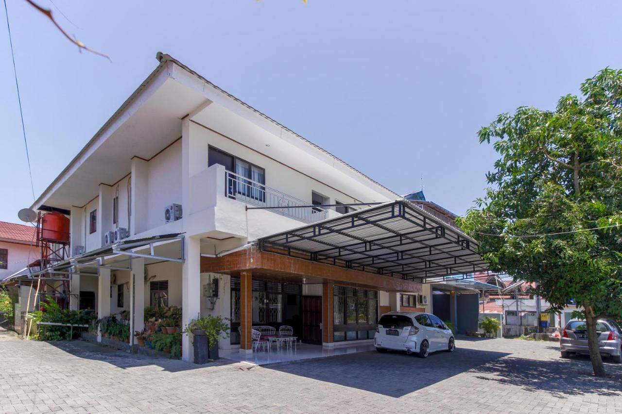 Hotel Reddoorz Near Sam Ratulangi Airport Manado Esterno foto