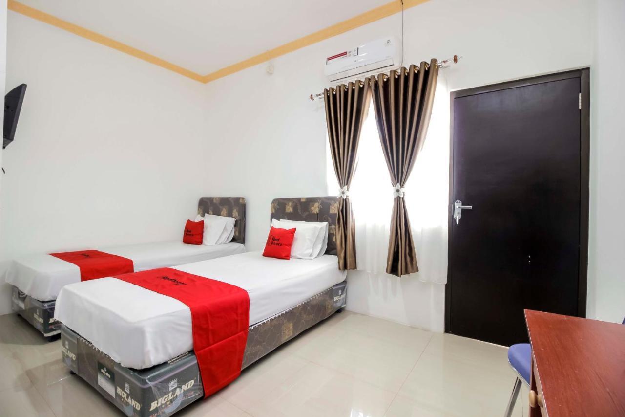 Hotel Reddoorz Near Sam Ratulangi Airport Manado Esterno foto