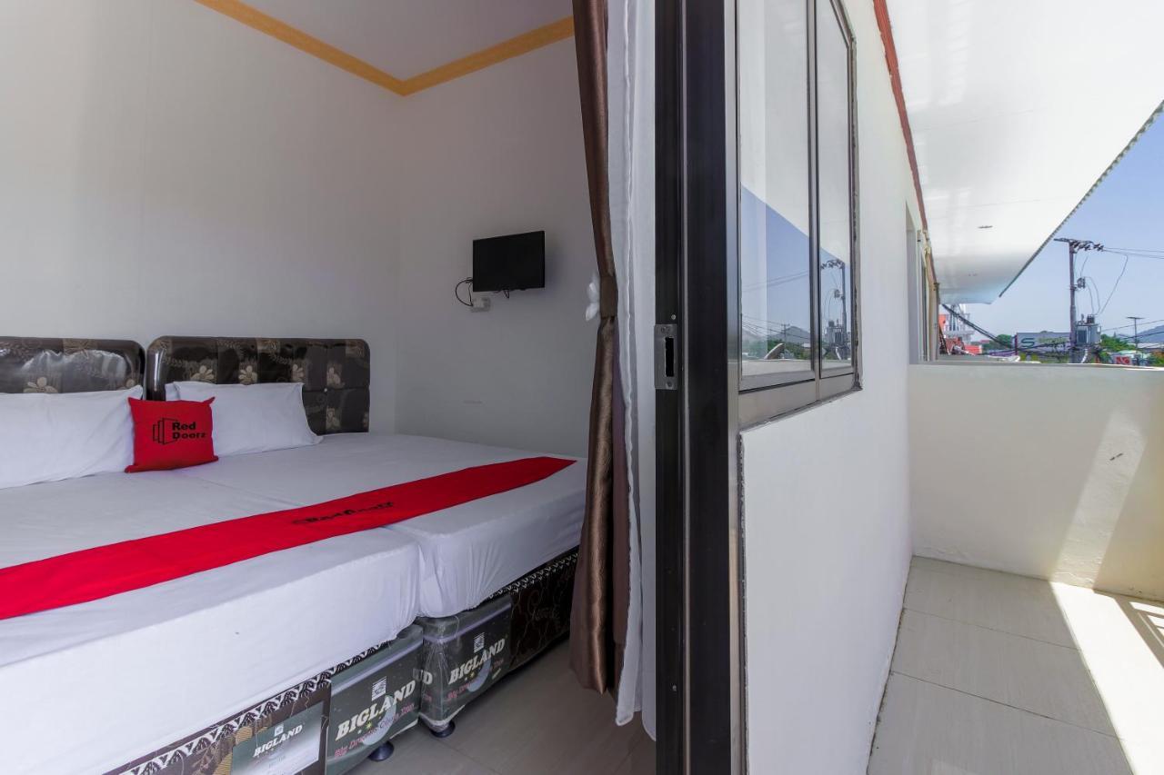 Hotel Reddoorz Near Sam Ratulangi Airport Manado Esterno foto