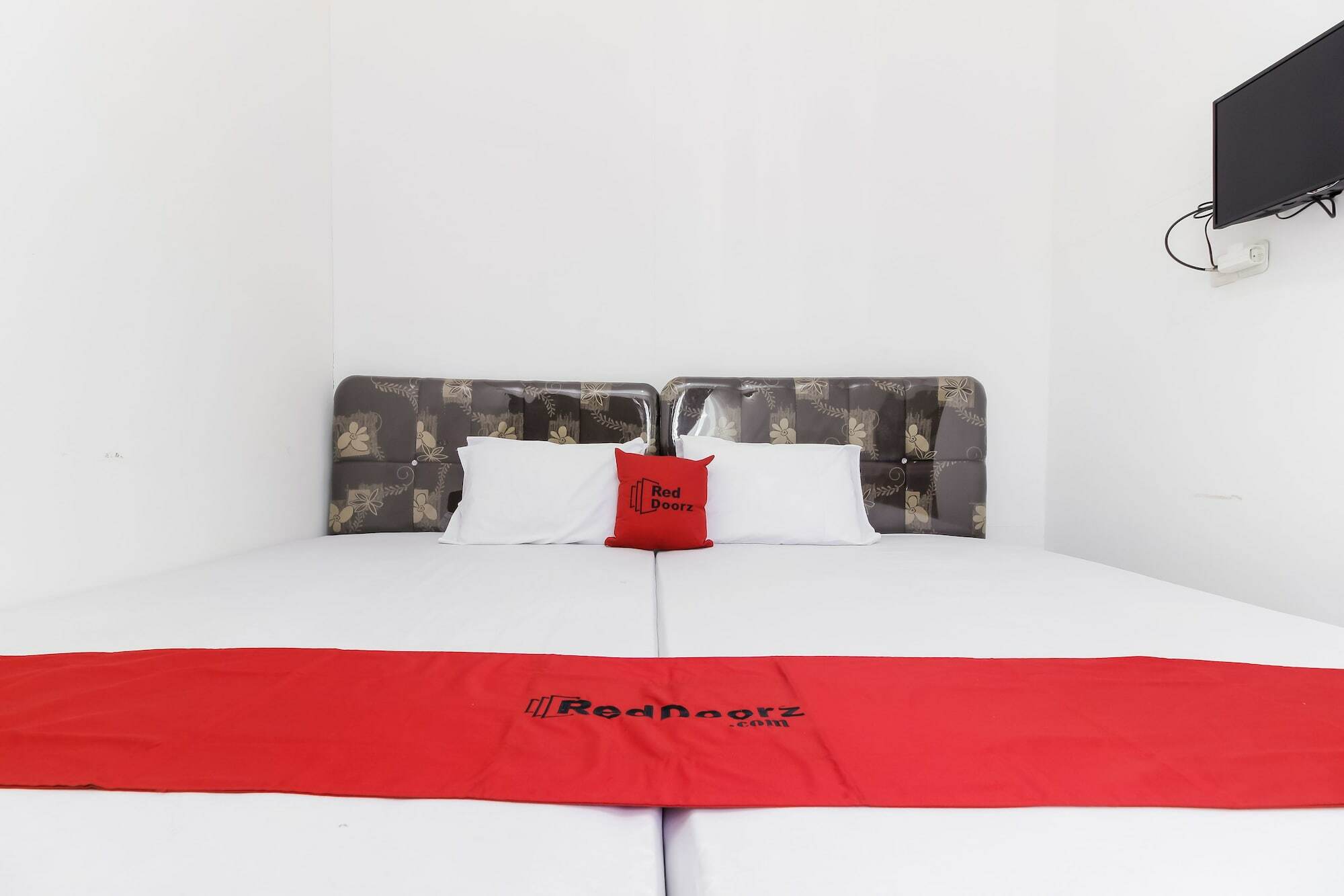 Hotel Reddoorz Near Sam Ratulangi Airport Manado Esterno foto